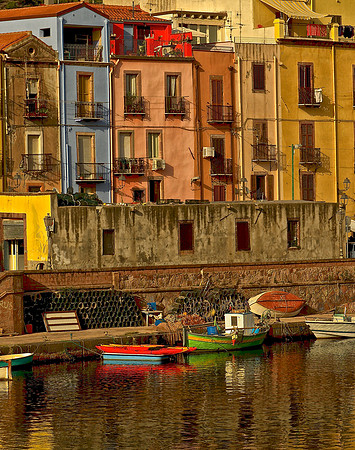 Harbor Reflections, Bosa