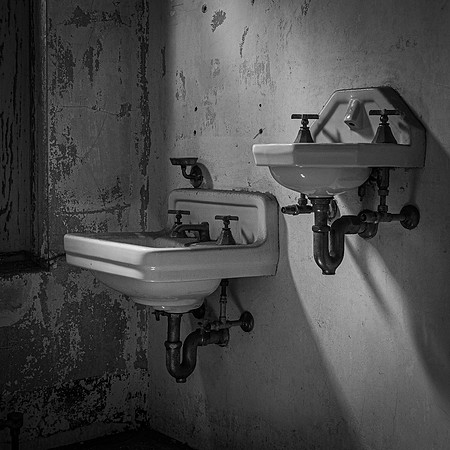 Washing & Spitting Sinks